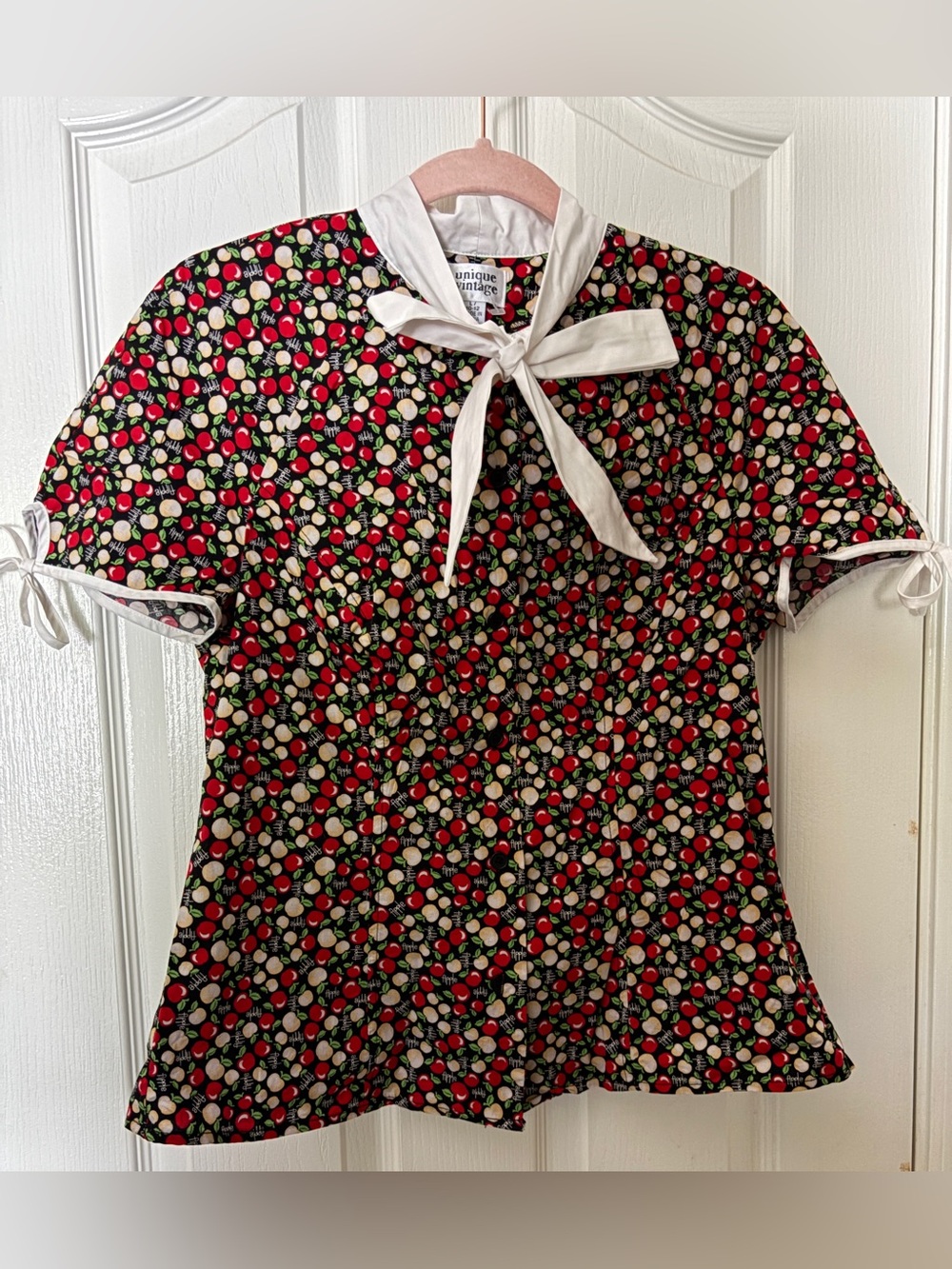 Unique Vintage Black Apple Print Blouse with White Bow Collar ~ Women’s 11/12/L - Picture 1 of 13